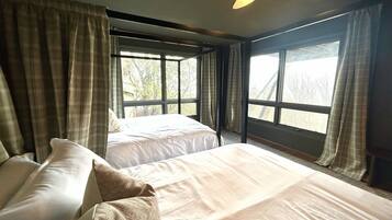 5 habitaciones, tabla de planchar con plancha, wifi y ropa de cama