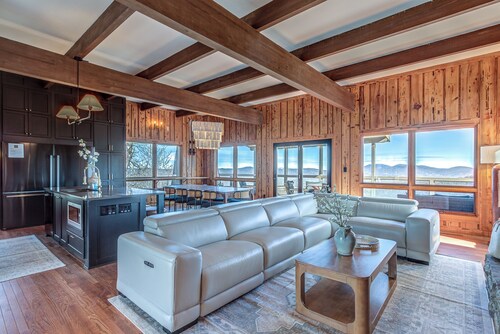 Luxury Beech Mountain Chalet • Views • Hot Tub • Sauna • Game Loft • Sleeps 20