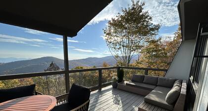 Luxury Beech Mountain Chalet • Views • Hot Tub • Sauna • Game Loft • Sleeps 20
