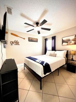 4 عدّة غرف نوم ومكواة/لوح كي وواي فاي مجانًا وملاءات أسرّة