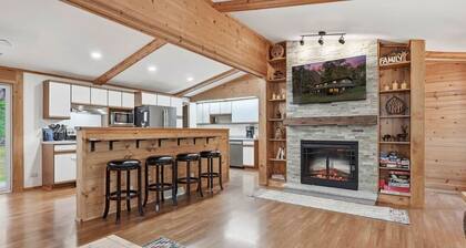 Whitetail Crossing - 3-Bedroom Cabin with Trail & Lake Access