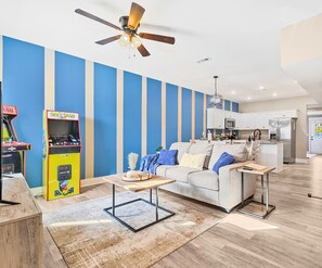 Smart TV, video games, table football - 3-bedroom townhome with Arcade Games in Manchester (Manchester)