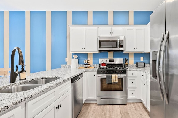 Frigorífic, microones, forn i placa de cuina