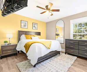 3 bedrooms, iron/ironing board, travel cot, free WiFi - 3-bedroom townhome with Arcade Games in Manchester (Manchester)