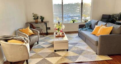 4BR/4BA Queen Anne Retreat & Easy Port Access!