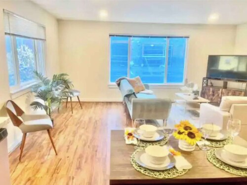 4BR/4BA Queen Anne Retreat & Easy Port Access!