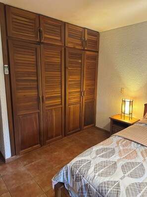 Internet - Riverside oasis with private pool and backyard.  Walking distance to the beach. (Paquera)