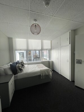 1 chambre, bureau, fer et planche à repasser, Wi-Fi gratuit