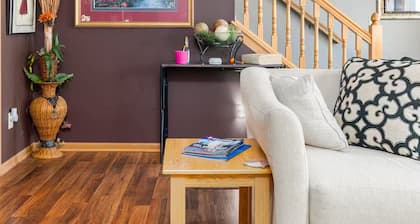 4-bedroom house in charming Grove City with AC//Entire home in Grove City, Ohio