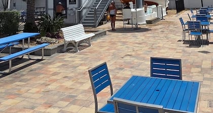 Cozy 2BR/2BA Home in Sun Outdoors Sarasota Resort. Pools, Pickleball & Paradise!