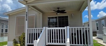 Cozy 2BR/2BA Home in Sun Outdoors Sarasota Resort. Pools, Pickleball & Paradise!