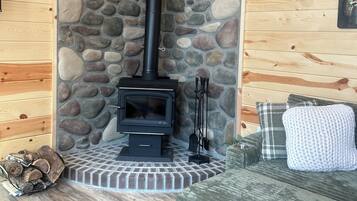 Smart TV, fireplace, stereo
