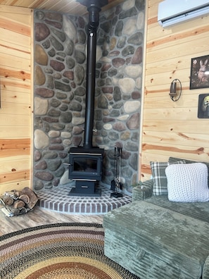 Smart TV, fireplace, stereo