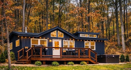 SOFT OPENING: WILLOW'S COVE CABIN W/ HOT TUB, HOME THEATRE AND WOODLAND VIEWS