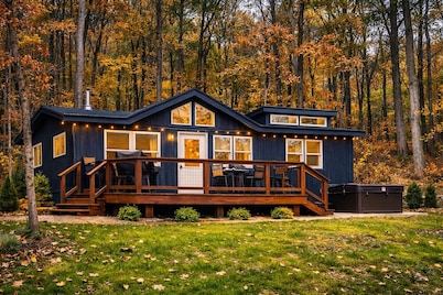 SOFT OPENING: WILLOW'S COVE CABIN W/ HOT TUB, HOME THEATRE AND WOODLAND VIEWS
