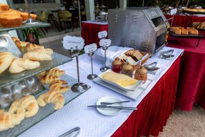 تناول الطعام بالخارج