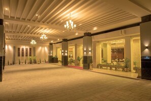 Interior - Everest (Kathmandu)