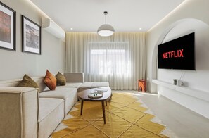Smart TV, books - Cosy Modern Apartment | Central Gueliz Marrakech (Marrakech)