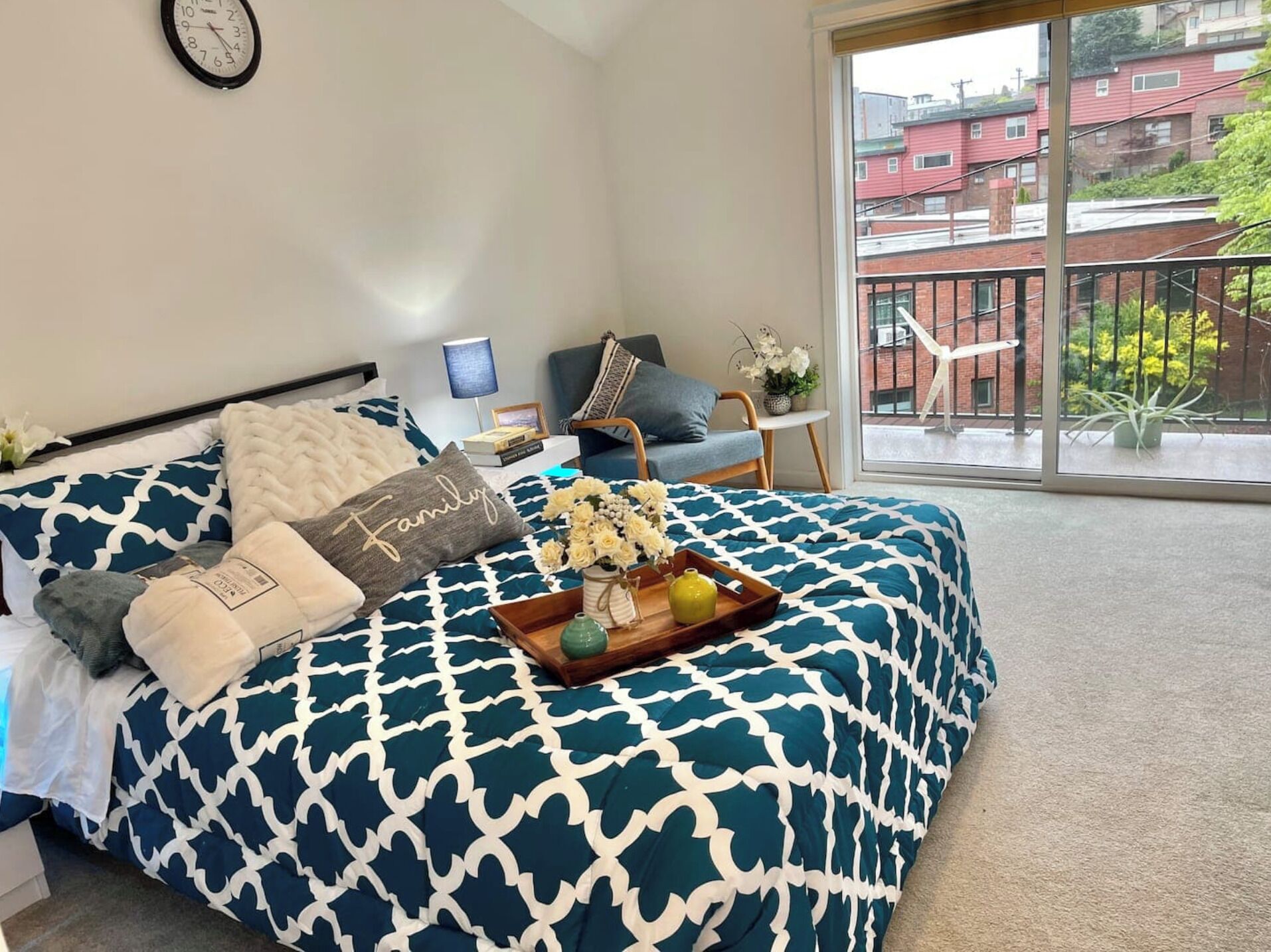 Fer et planche à repasser, accès Internet, draps fournis