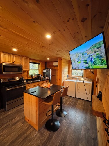 Cozy 1-bedroom cabin 20 minutes from Jay Peak