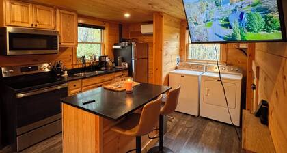 Cozy 1-bedroom cabin 20 minutes from Jay Peak