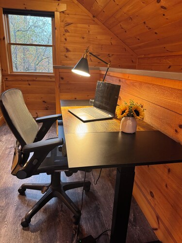 Cozy 1-bedroom cabin 20 minutes from Jay Peak