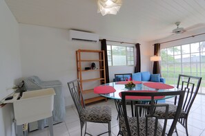 Dining - LIMITED OFFER FOR FIRST GUESTS - ENJOY MY HOME AT A GREAT RATE! (Noord,)
