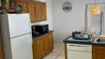 冰箱、微波炉、烤箱、炉灶