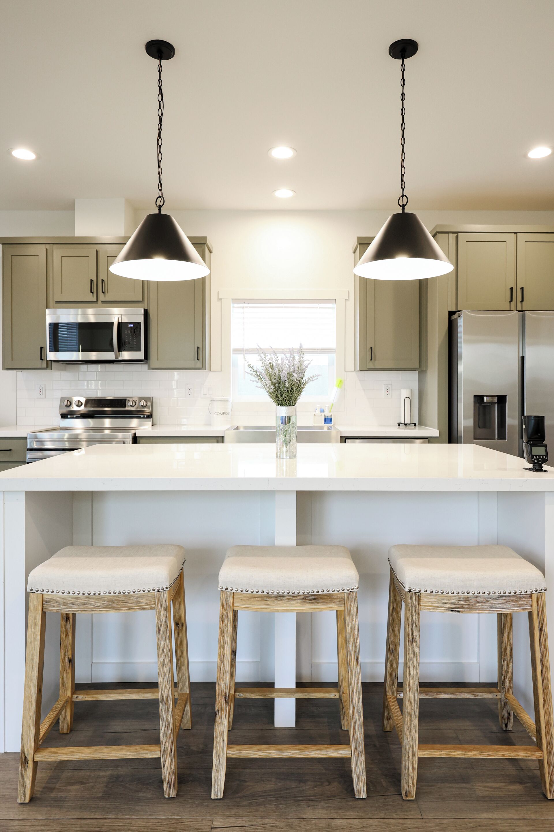 Microondas, horno, parrilla de estufa y lavavajillas 