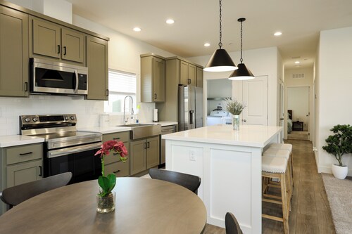 3-bedroom house in welcoming Santee with AC