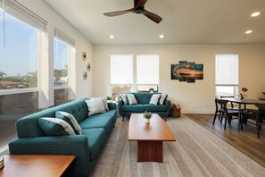 Televisión y monitor de computadora 