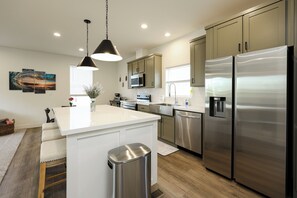 ميكروويف، فرن، موقد طهي مسطح، غسالة أطباق