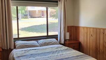 Iron/ironing board, free WiFi, bed sheets