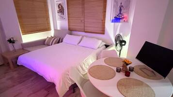 2 habitaciones, tabla de planchar con plancha, wifi y ropa de cama