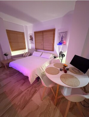 2 habitaciones, tabla de planchar con plancha, wifi y ropa de cama 