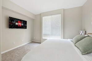 Tabla de planchar con plancha, wifi gratis y ropa de cama 