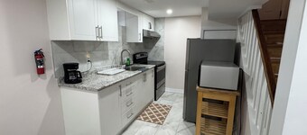 Private Apt Close to Uptown & Transit w/ King Bed