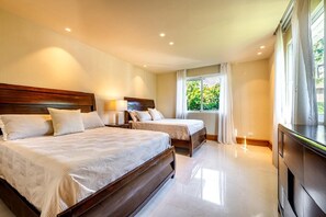 3 bedrooms, iron/ironing board, internet, bed sheets