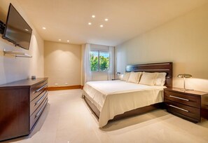 Bügeleisen/Bügelbrett, Internetzugang, Bettwäsche