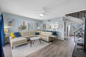 Smart TV - The Ultimate Beach Getaway for Large Groups! (Redington Shores)