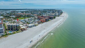 Beach nearby - The Ultimate Beach Getaway for Large Groups! (Redington Shores)