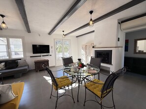 Dining - Les Pins by Interhome (Saint Aygulf)