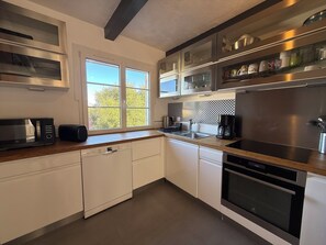 Fridge, dishwasher, cookware/dishes/utensils - Les Pins by Interhome (Saint Aygulf)