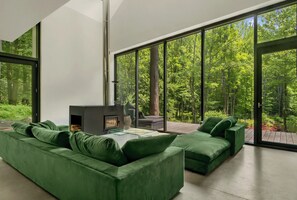 المنشأة من الداخل