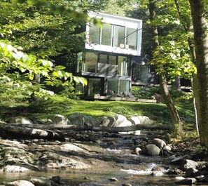 تفاصيل الفندق من الخارج