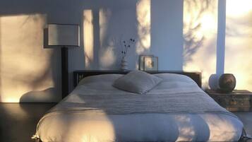 5 bedrooms, internet, bed sheets