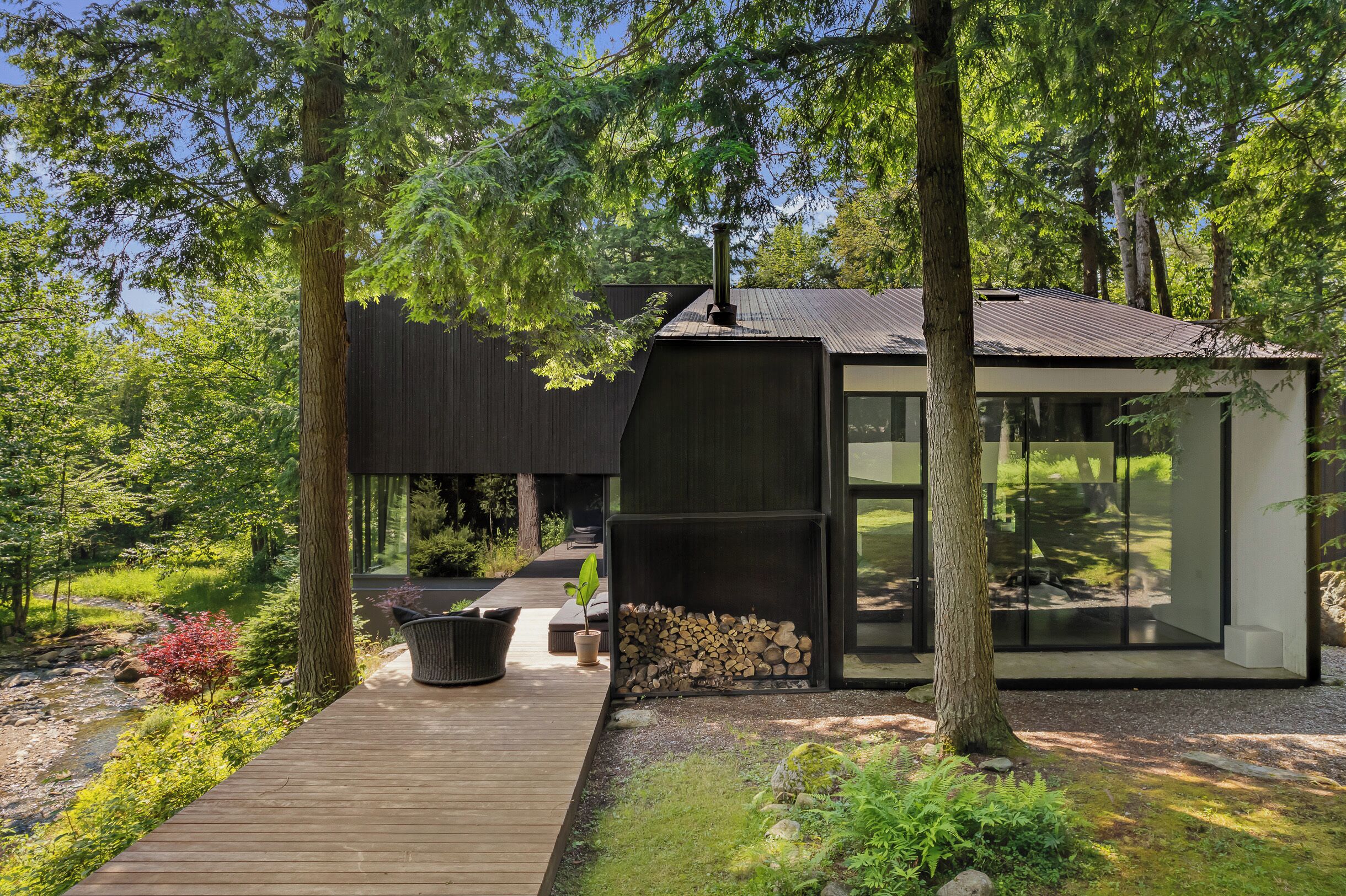 المنشأة من الخارج