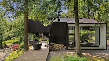 المنشأة من الخارج