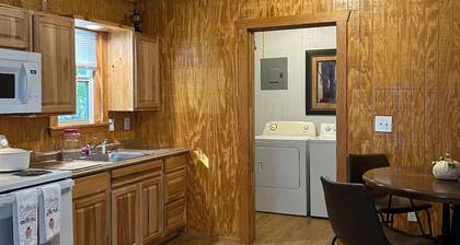 Cozy studio in charming Strawn with AC Country suite #2