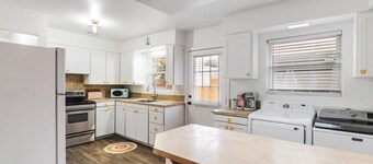 The Disco Den Prime location. Mins to amenities